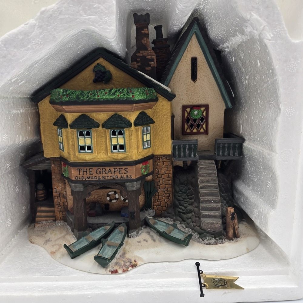 Dept 56 Dickens Village The Grapes Inn 1996 5th Edition Lighted w Box Euc Works